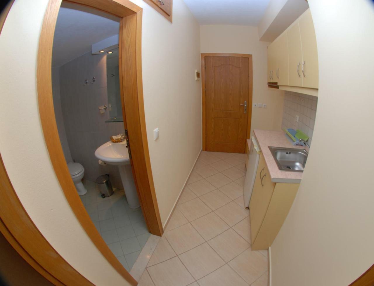 Nikos Hotel And Apartments Saranda Extérieur photo