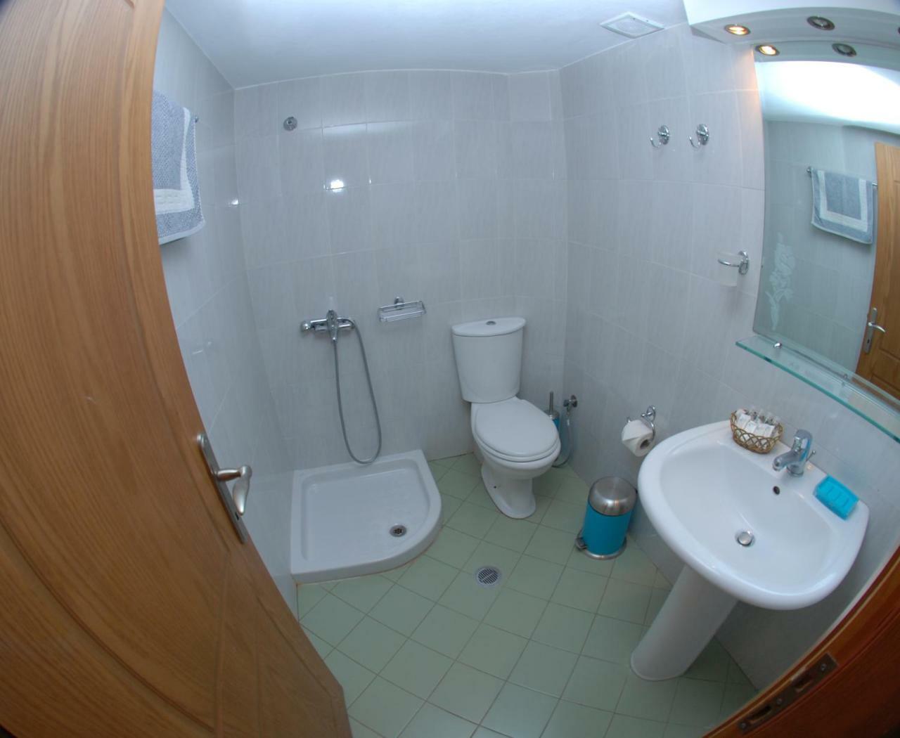Nikos Hotel And Apartments Saranda Extérieur photo